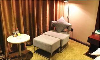 Jinyue Business Hotel Yichuan  Buitenkant foto