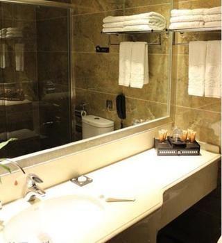 Jinyue Business Hotel Yichuan  Buitenkant foto