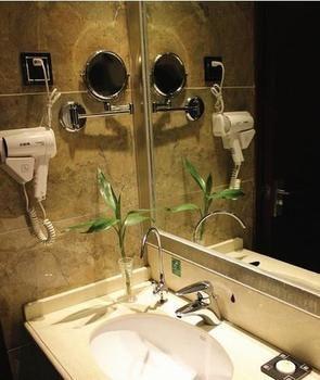 Jinyue Business Hotel Yichuan  Buitenkant foto