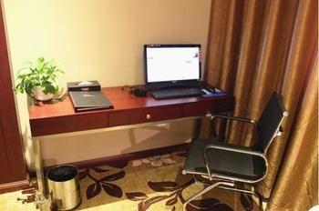 Jinyue Business Hotel Yichuan  Buitenkant foto